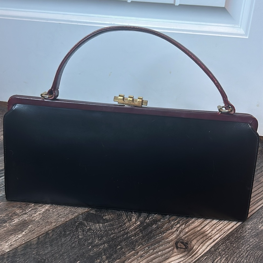 Vintage Palizzio by New York Over the Shoulder Purse With Gold Latch - Picture 2 of 13